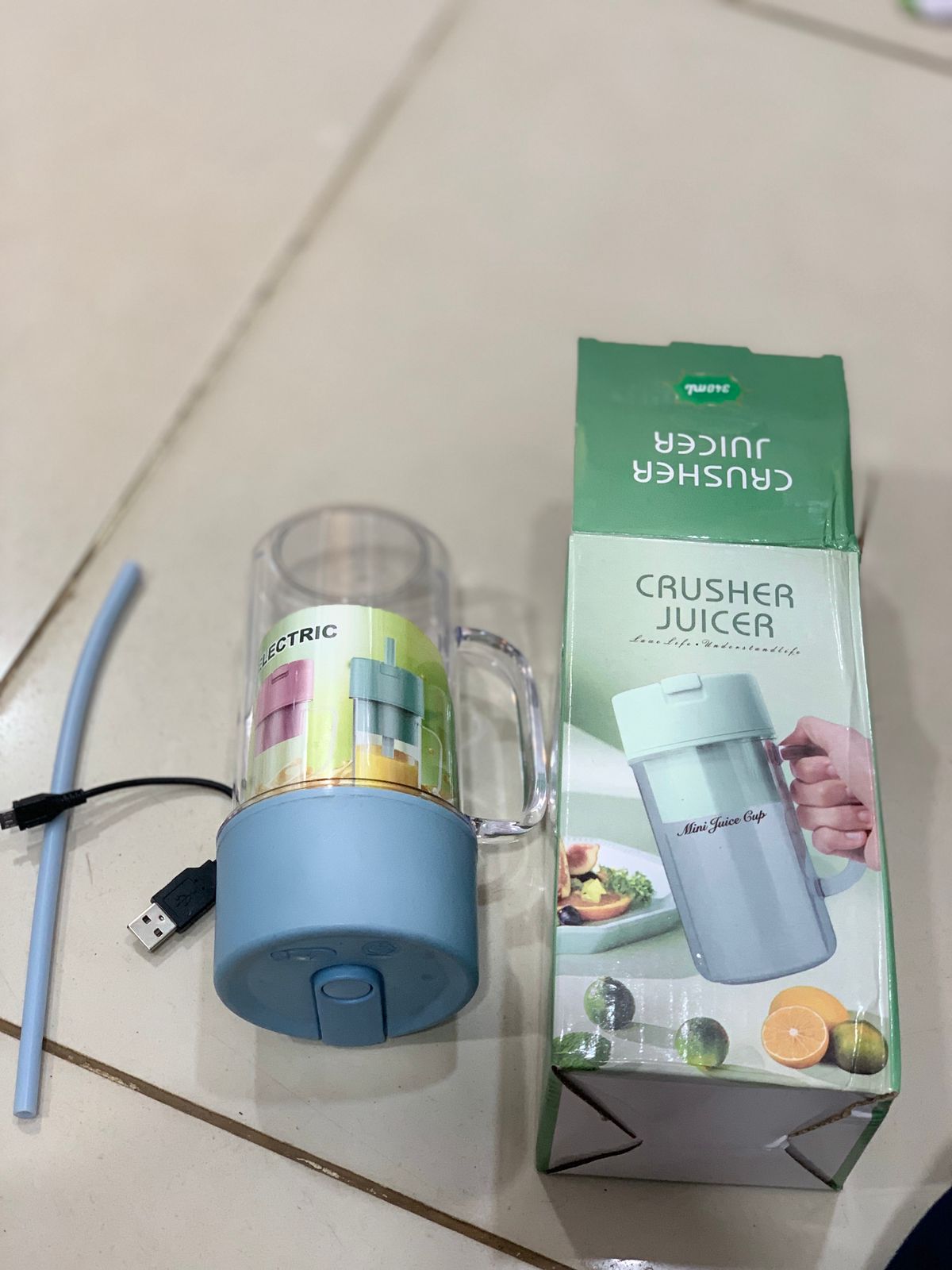 Portable Mini Juicer Mug Blender with Straw